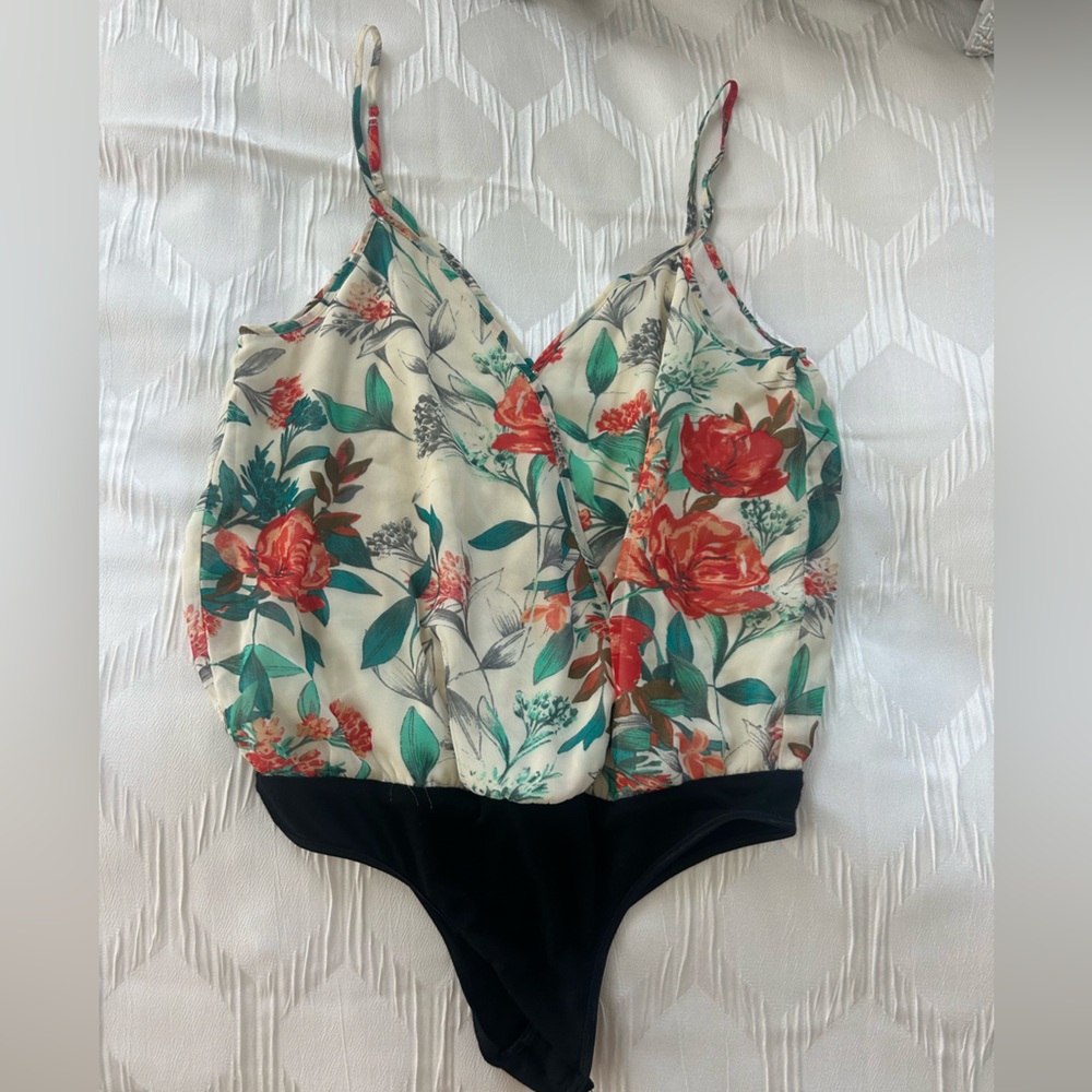 GUESS FLORAL BODYSUIT